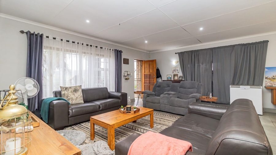 3 Bedroom Property for Sale in Fraaiuitsig Western Cape